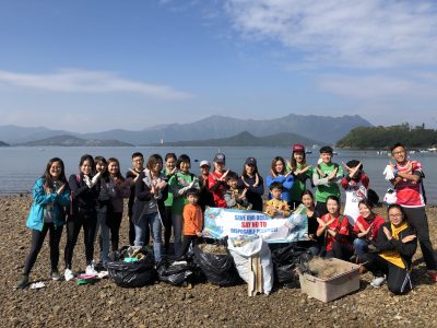 Jane Goodall Beach cleaning